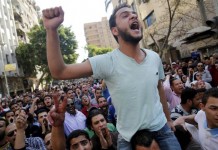 ชาวอียิปต์ชุมนุมประท้วง ให้ประธานาธิบดีลาออก เรื่องยกเกาะให้ซาอุดีอาระเบีย