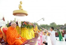 ทำบุญ 720 ปี เมืองเชียงใหม่ ตักบาตรพระสงฆ์-สามเณร 10,000 รูป