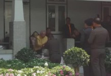 ป๋าเปรมเปิดบ้าน ให้รดน้ำขอพร