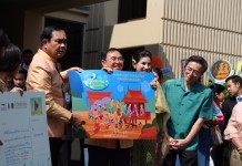 นายกรัฐมนตรีและคณะรัฐมนตรี ชมกิจกรรมรณรงค์ฯสงกรานต์