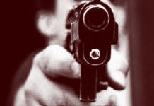 วัยรุ่นไล่ยิงกัน หน้าผับดังย่านโชคชัย 4 ผลดับ 1 เจ็บ 2