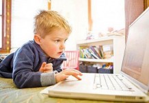 ผลการสำรวจต่างประเทศ พบว่าเด็กครึ่งหนึ่งรับชมเนื้อหาทางเพศบนอินเทอร์เน็ตได้ง่ายๆ