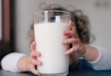 กรมอนามัย ขยายพื้นที่นมฟลูออไรด์ เป็น 12 จังหวัด 25 โรงนม