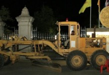 ปิดประตูป้องกันทางเข้า “ธรรมกาย” ขัดขวาง ดีเอสไอบุกจับธัมมชโย