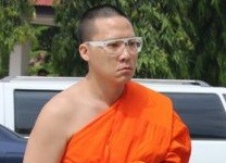 “พระเจนภพ” มาศาลจังหวัดอยุธยา ฟังคำฟ้องขับรถชนคนตาย