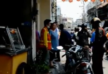 สาวโร่แจ้งความ ถูกแม่ค้าหมูย่างใช้ขี้เถ้าสาด