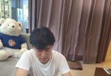 หนุ่มนาย ณภัทร ล้างเท้าขอขมาแม่ในวันเกิด