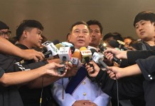 “บิ๊กจิน” เผยสกัดสื่อออนไลน์…ไลน์เริ่มแล้ว! จัดชุดสกัดเว็บหมิ่นให้ไทยเป็นพิเศษ สัปดาห์หน้าลุย เฟซบุ๊กคิวต่อไป (คลิป)