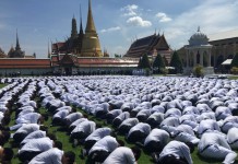 ถวายบังคมด้วยรัก-ภักดี คณาจารย์-นิสิต”ม.จุฬา”กว่า3,000คน เดินเท้าเข้าสักการะ”พระบรมศพ”