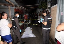 “ตำรวจสืบสุทธิสาร”ล้อมจับไฮโล หนุ่มขัดขืนดิ้นหนีโดนซ้อมถึงตาย เมียร่ำไห้ครวญเสียเสาหลัก (ชมคลิป)