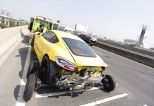 หนุ่มวัย 28 ขับ”ปอร์เช่ป้ายแดง”เสียหลัก ชน”เก๋งซิตี้”บนโทลเวย์ 2 สาวเจ็บเล็กน้อย