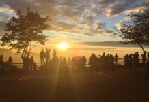 นักท่องเที่ยว..แห่ชมตะวันขึ้น 3 แผ่นดินรับตรุษจีนที่ “ผามออีแดง” พร้อมเตรียม จัดเต็มคู่รัก “วิวาห์พาฝัน” 14 ก.พ.