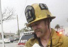 “ผจญเพลิง..สหรัฐฯ”หัวใจสุดหล่อ!!! โดยใช้’เมาท์ทูเมาท์’ช่วยชีวิตน้องหมา (ชมคลิป)