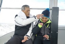 “สมเด็จพระเจ้าอยู่หัว” พระราชทานพระรูป “พระองค์ที” ขณะทรงสกี เนื่องในวันประสูติ 29 เม.ย.