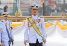 “ร.10” เสด็จฯราชพิธีโปรดเกล้าฯรธน.ใหม่ประกาศใช้รธน.ใหม่ วันที่ 6 เมษายน 2560