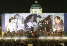 “ในหลวงฯ” ทรงโปรดเกล้าฯ “วงดุริยางค์เหล่าทัพ” บรรเลง”เพลงของพ่อ” ณ. ลานพระบรมรูปทรงม้า