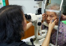 ให้แสงสว่าง! เพชรบุรีผ่าต้อกระจกผู้สูงอายุยากไร้…