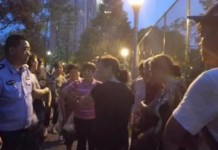 วุ่นอีก! ศึกชิงสนาม ลุงป้าเต้นแอโรบิกทะเลาะวัยรุ่นเล่นบาสฯ วันนี้ 16 มิย.60 14:23 น.